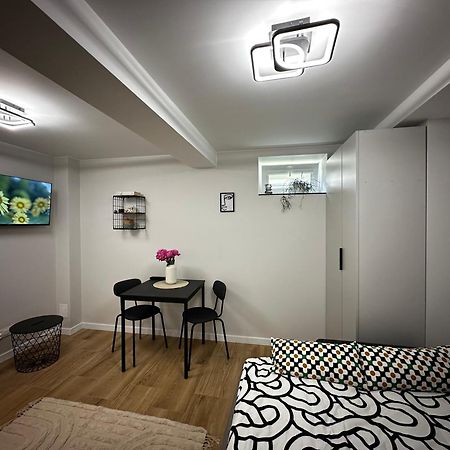 Skwerowa Nest Apartment Krasków Exterior foto
